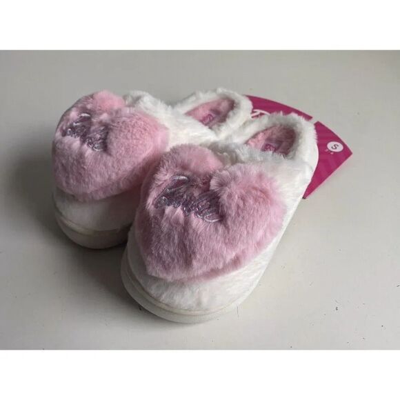 Barbie HEARTS Fluffy Slippers Pink Soft Indoor/Outdoor Women’s Sz S 5-6 NEW - Picture 9 of 13